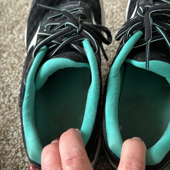 Woman’s ASICS - Picture 5 of 5